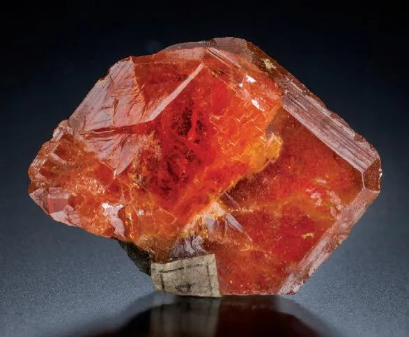 Wulfenite, Calcite image