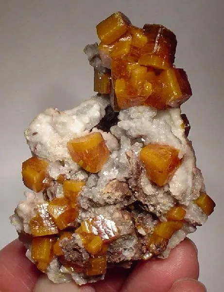 Wulfenite, Calcite image