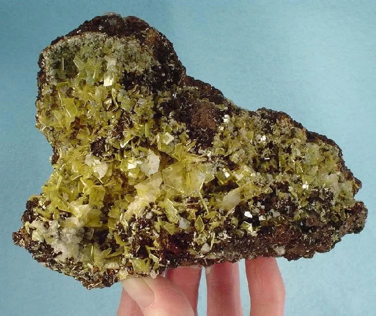 Wulfenite, Calcite image