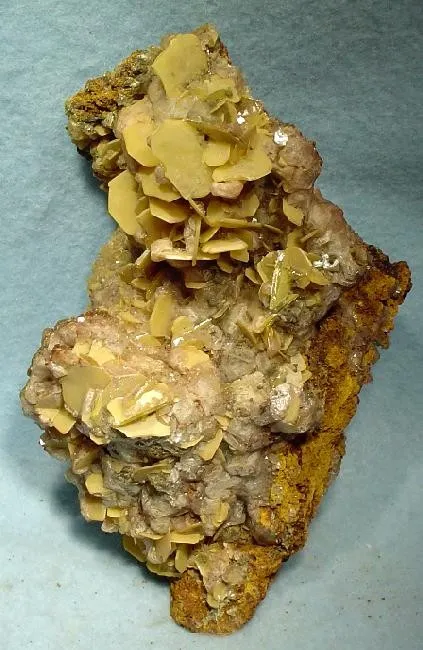 Wulfenite, Calcite image