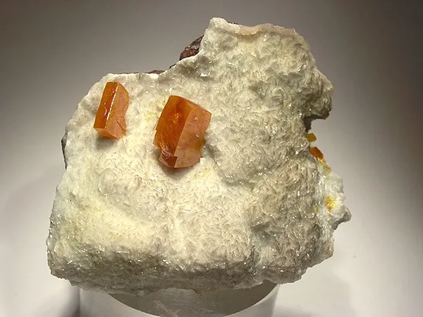 Wulfenite, Calcite image