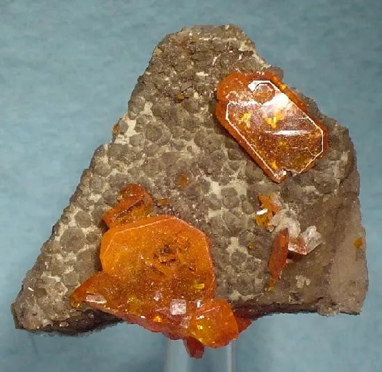 Wulfenite, Calcite image
