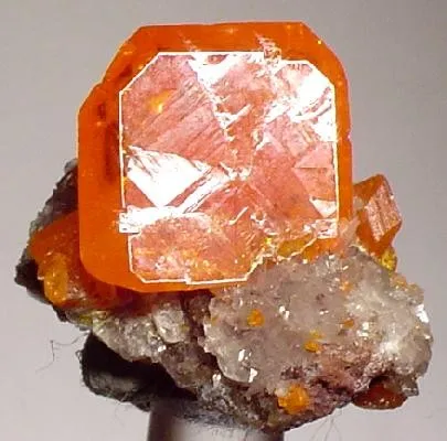Wulfenite, Calcite image