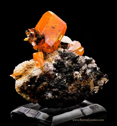 Wulfenite - image 6