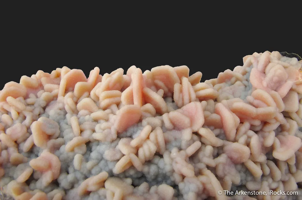 Wulfenite coated by Quartz, on Chalcedony image