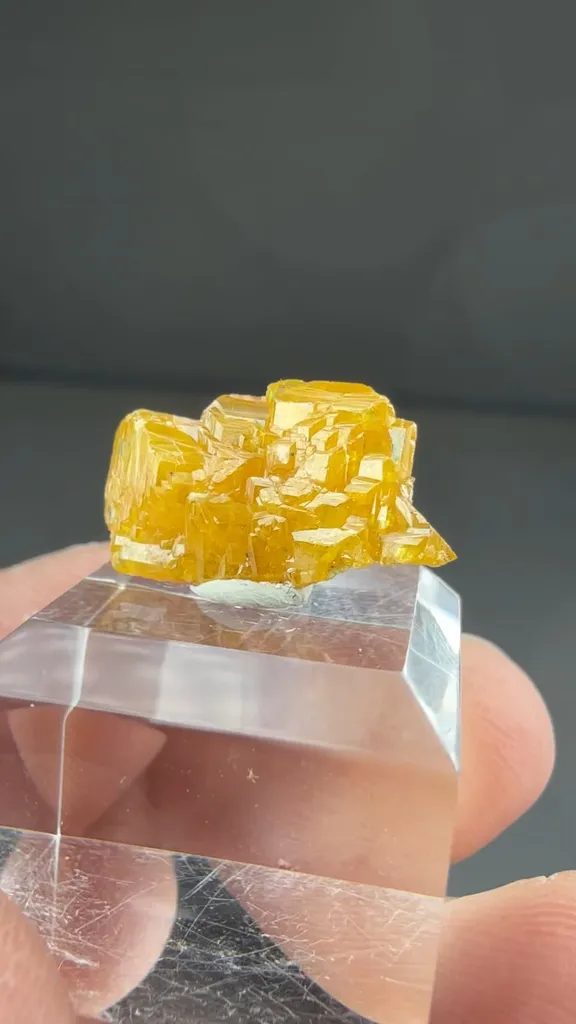 Wulfenite - image 2