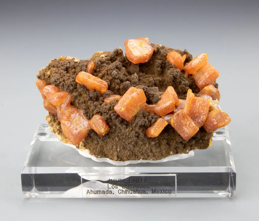 Wulfenite image