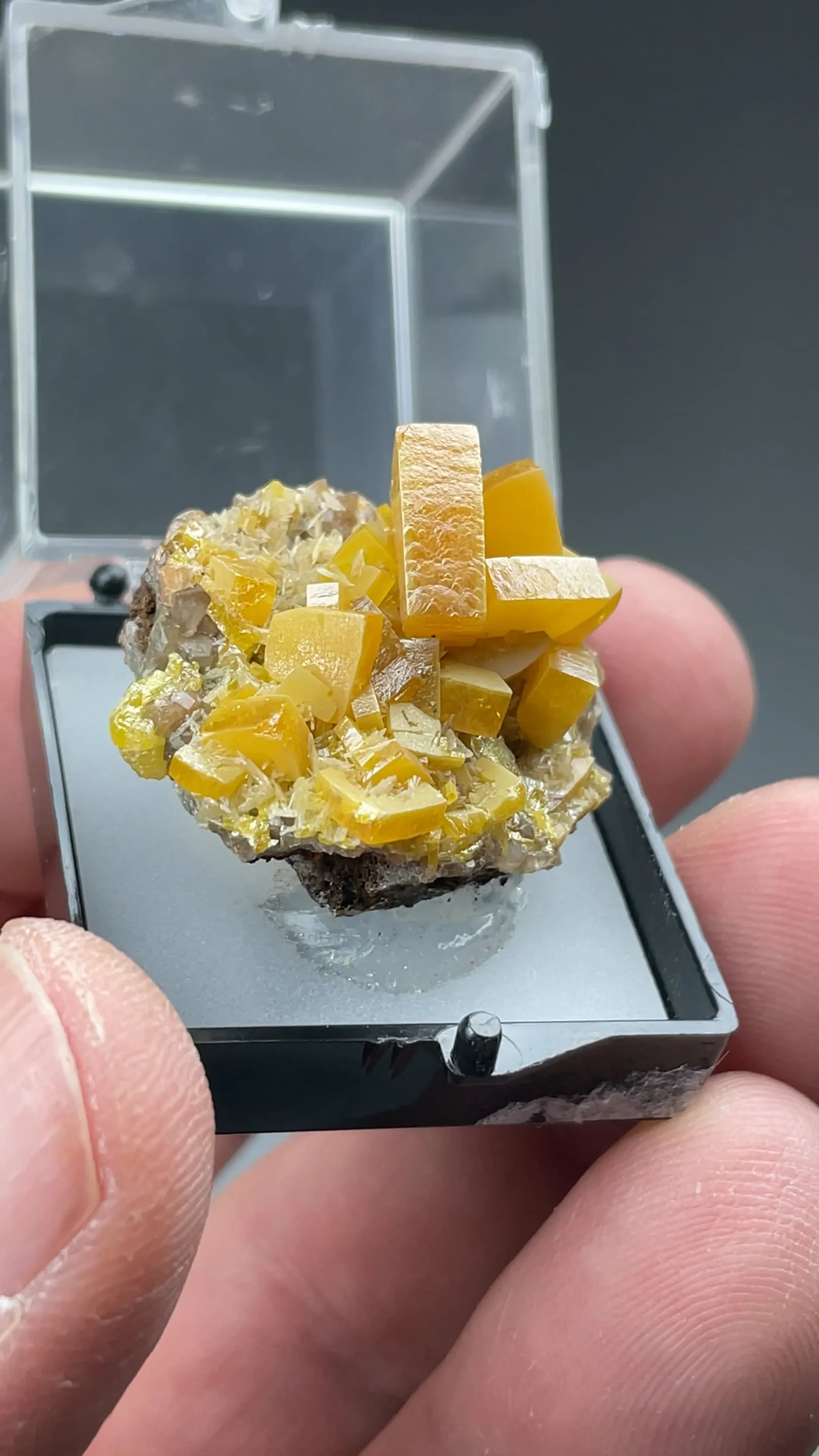 Wulfenite - image 2