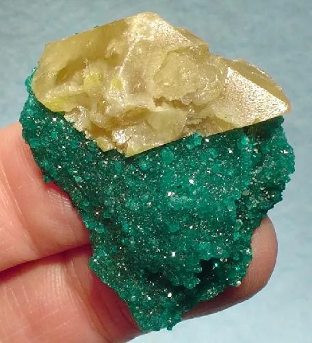 Wulfenite, Dioptase image