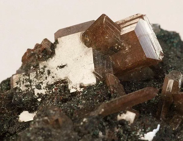 Wulfenite - image 2