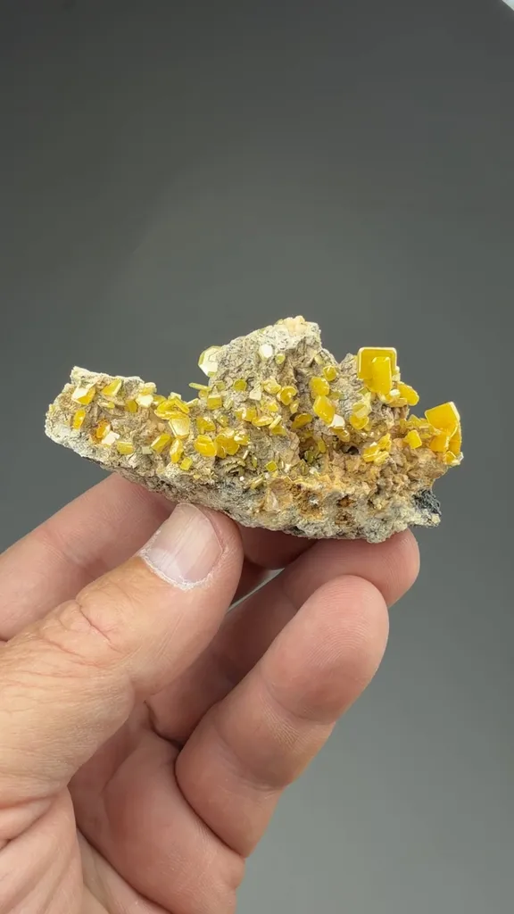 Wulfenite - image 2