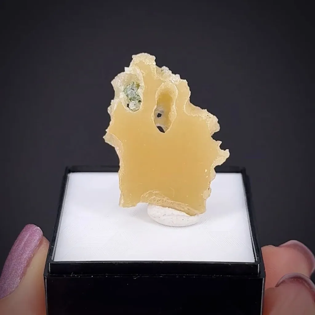 Wulfenite image