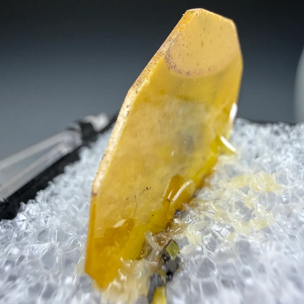 Wulfenite - image 3