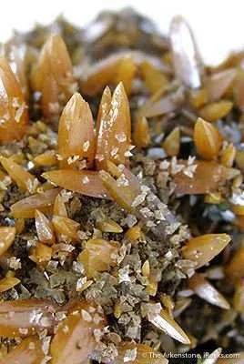 Wulfenite - image 3