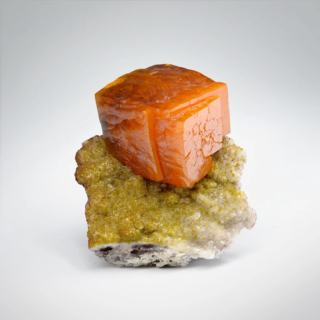 Wulfenite from Erupción Mine, Los Lamentos Mts, Chihuahua, Mexico image