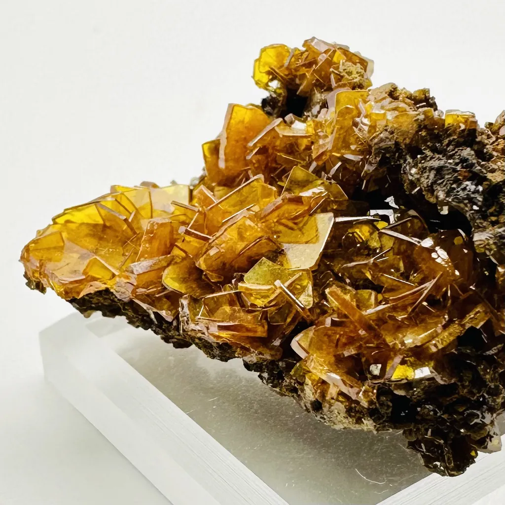 Wulfenite from Mexico, Chihuahua, Los Lamentos Mts - image 3