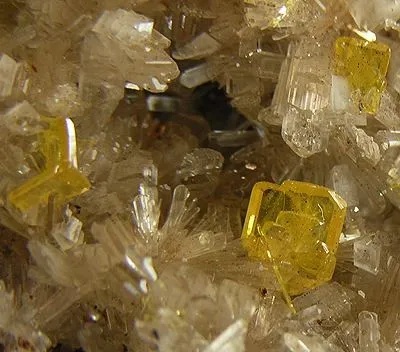 Wulfenite, Hemimorphite - image 2