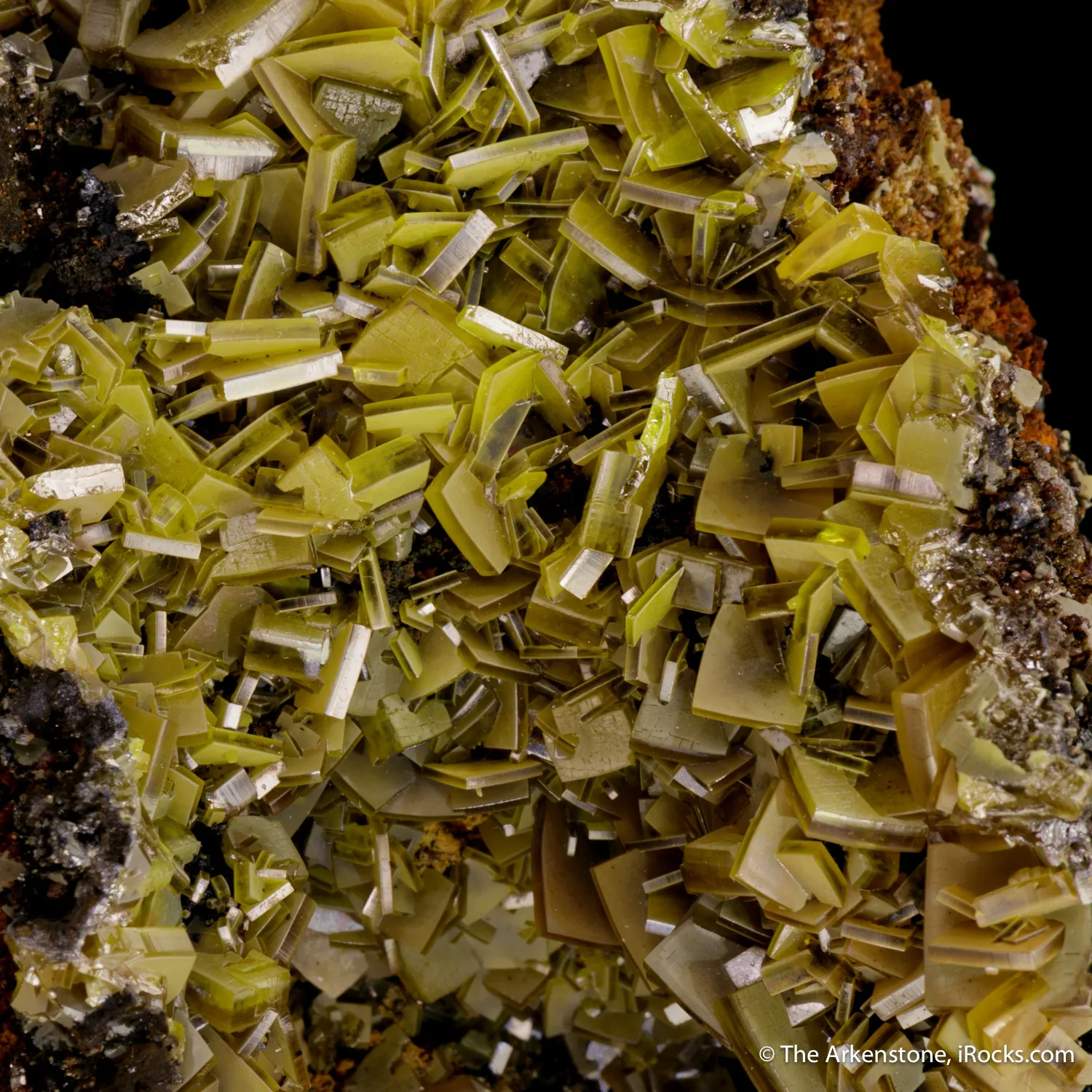 Wulfenite in pocket - image 5