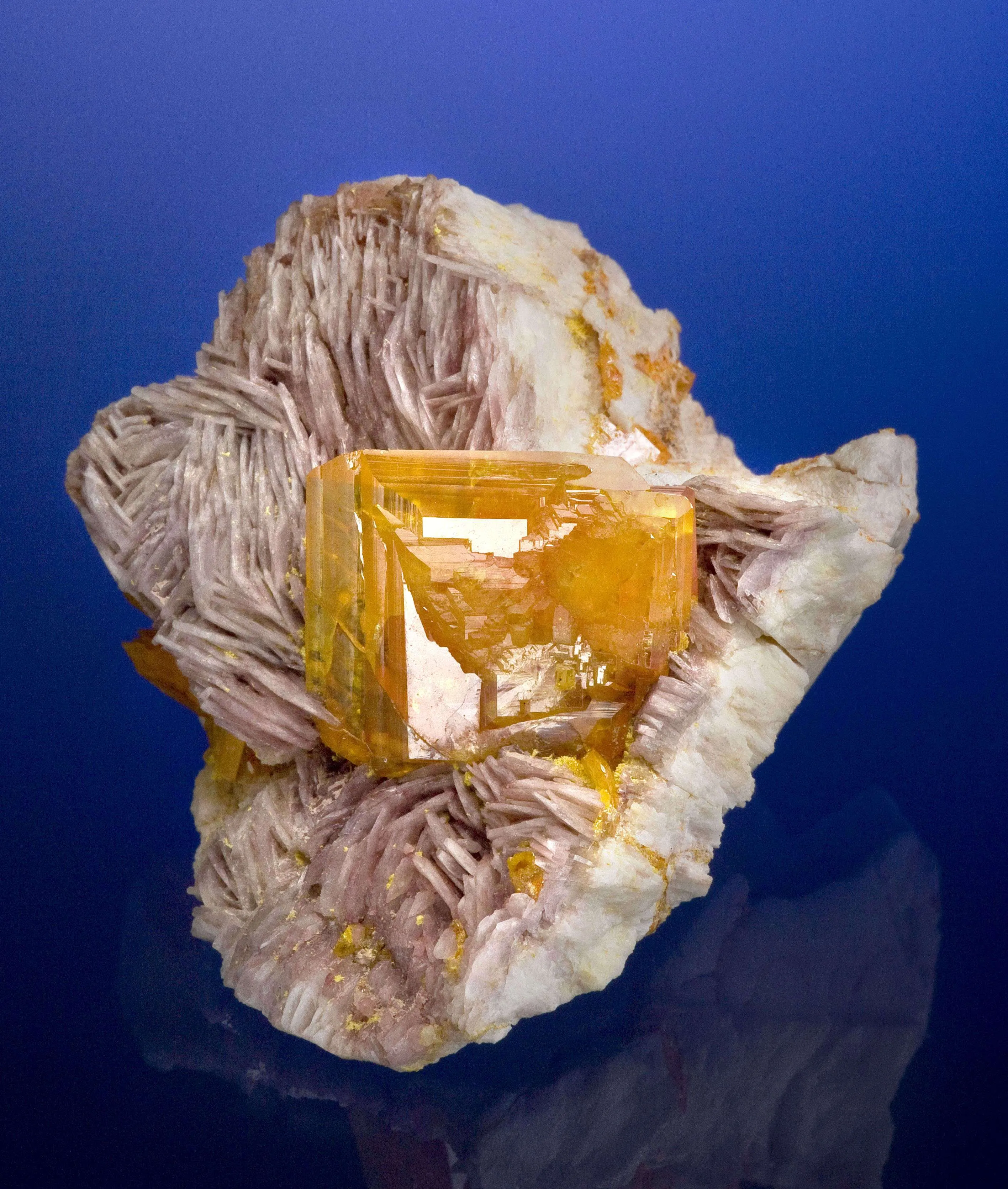 Wulfenite (Large Crystal) on Baryte - image 2