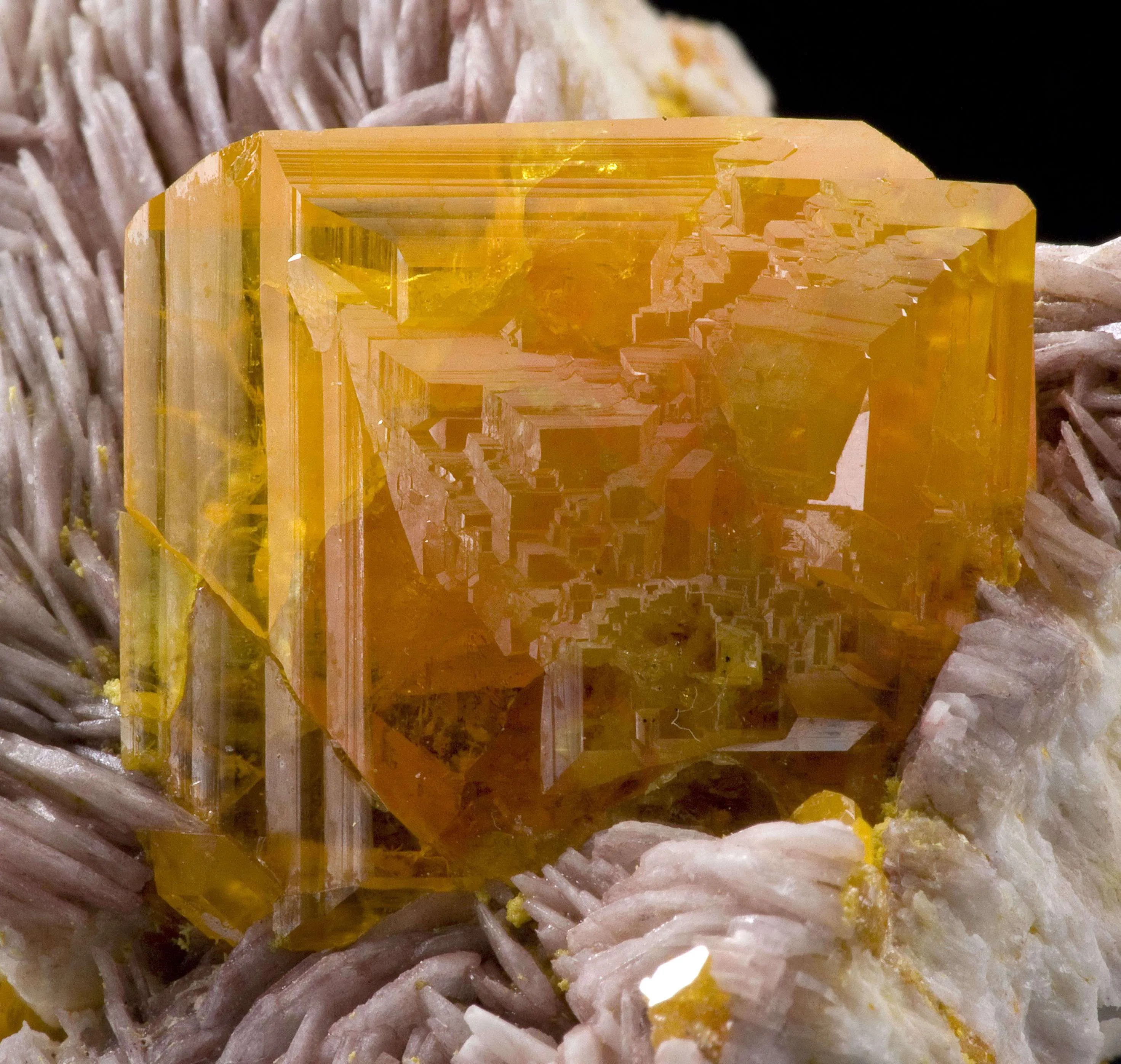 Wulfenite (Large Crystal) on Baryte - image 3