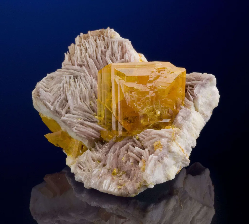 Wulfenite (Large Crystal) on Baryte - image 4