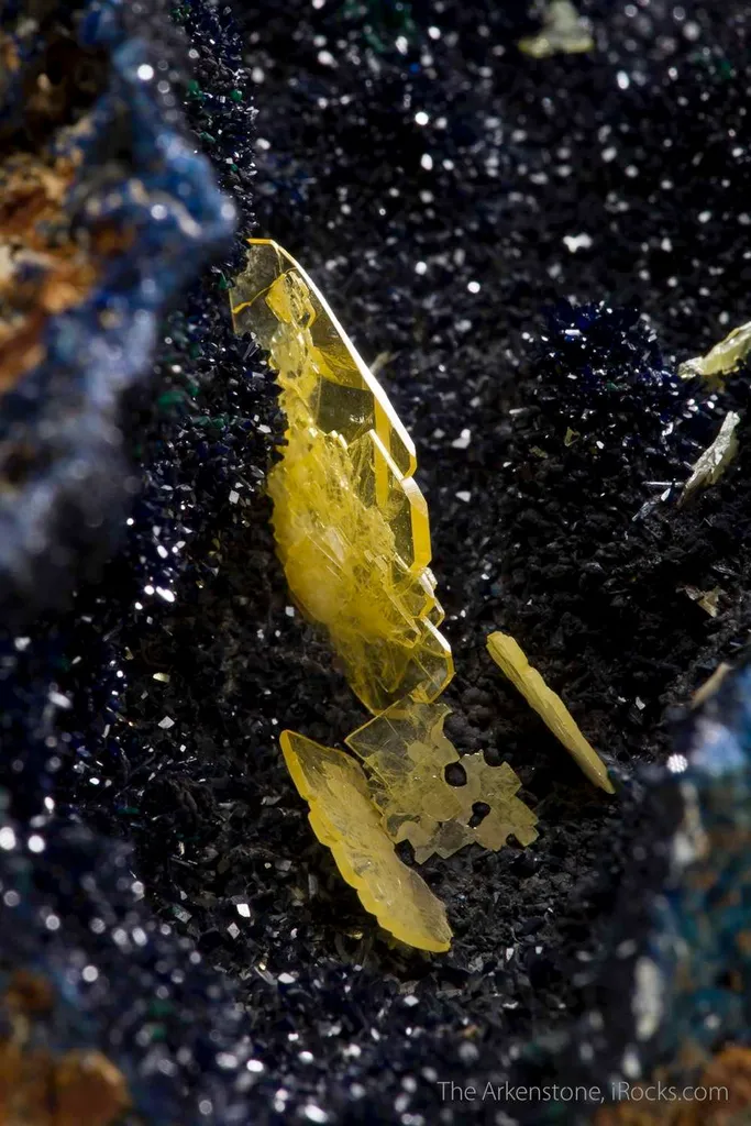 Wulfenite on Azurite - image 5