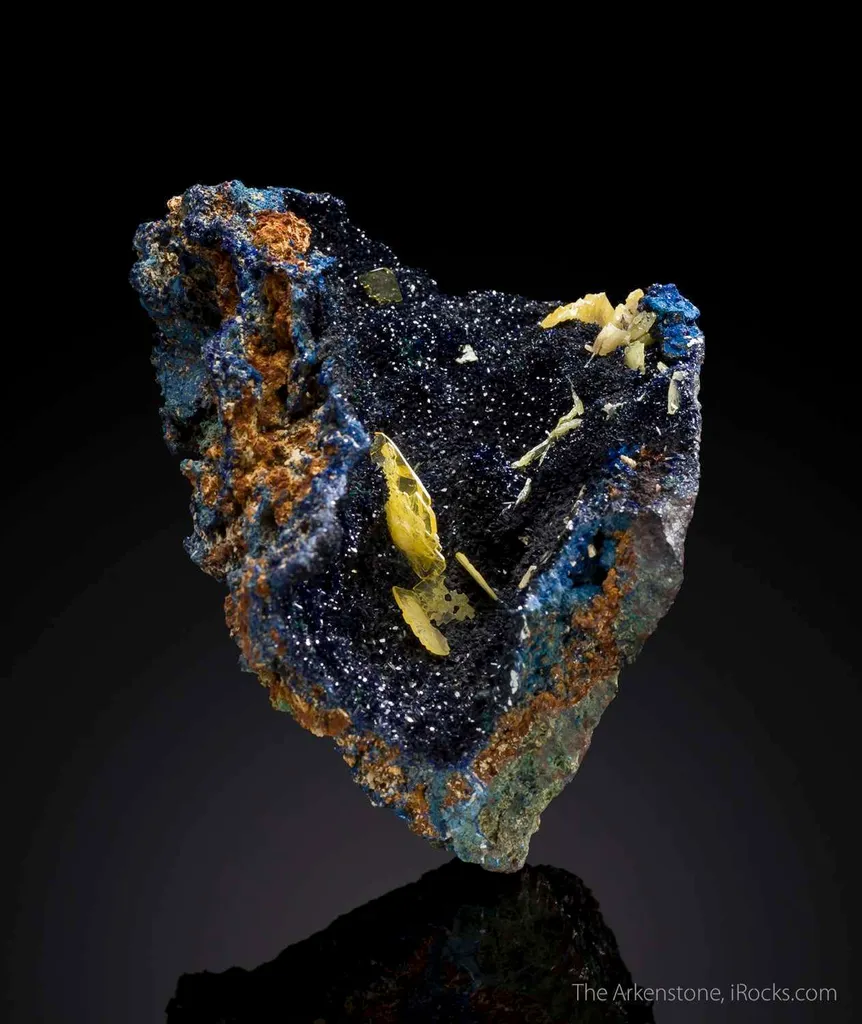 Wulfenite on Azurite - image 7
