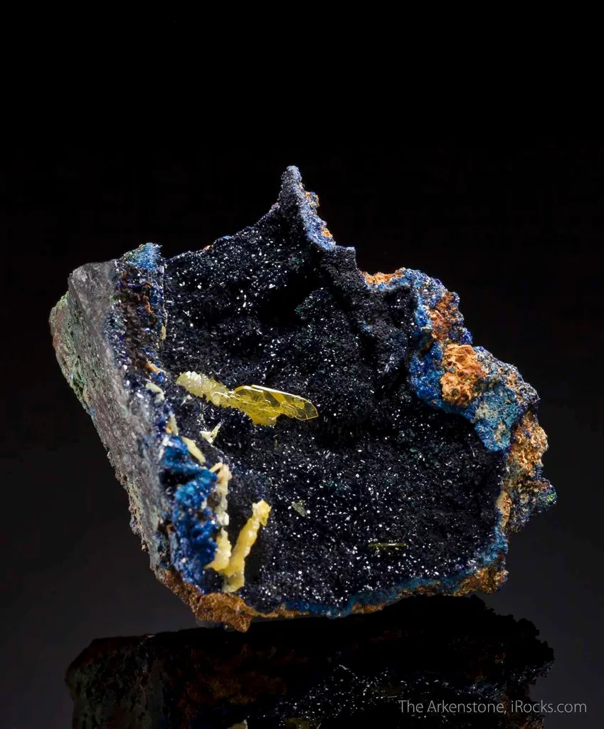 Wulfenite on Azurite - image 6