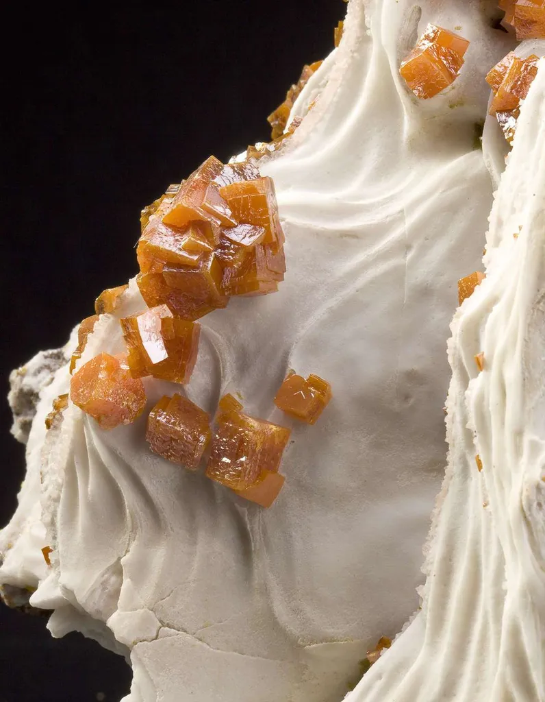 Wulfenite on Baryte - image 2