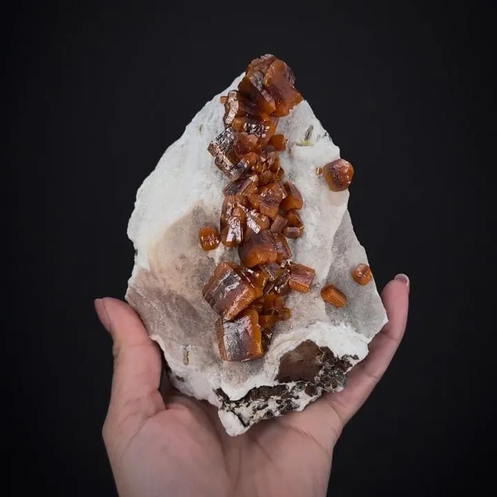 Wulfenite on Baryte - image 1