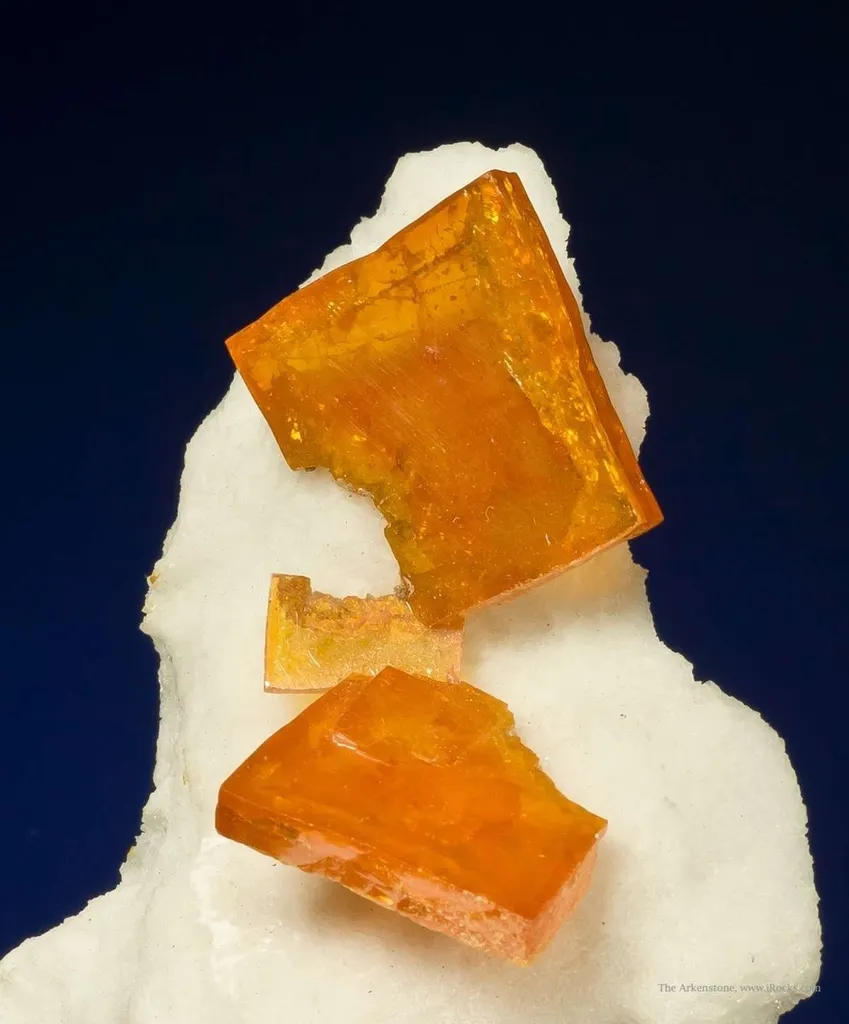 Wulfenite on Calcite - image 3