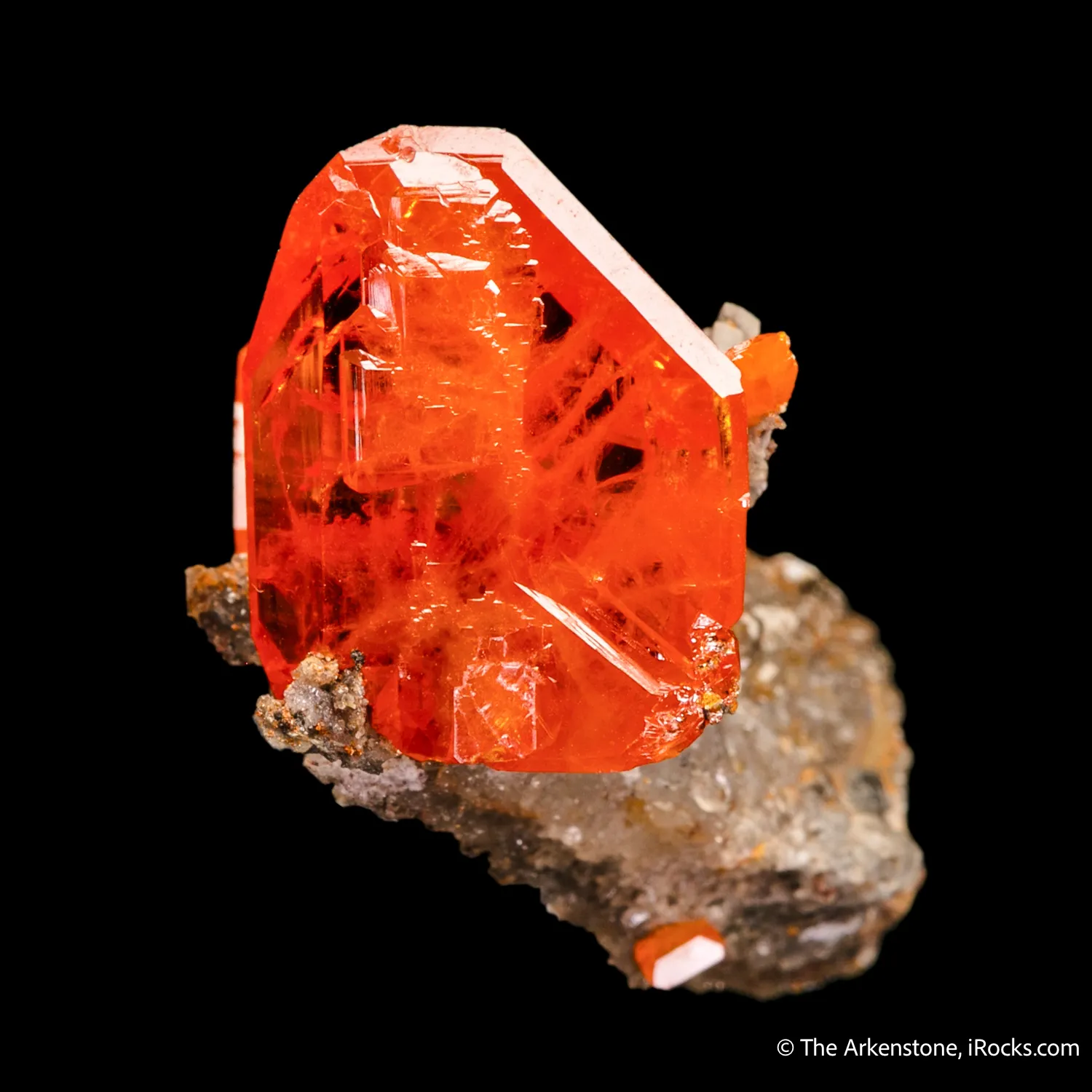 Wulfenite on Calcite - image 4