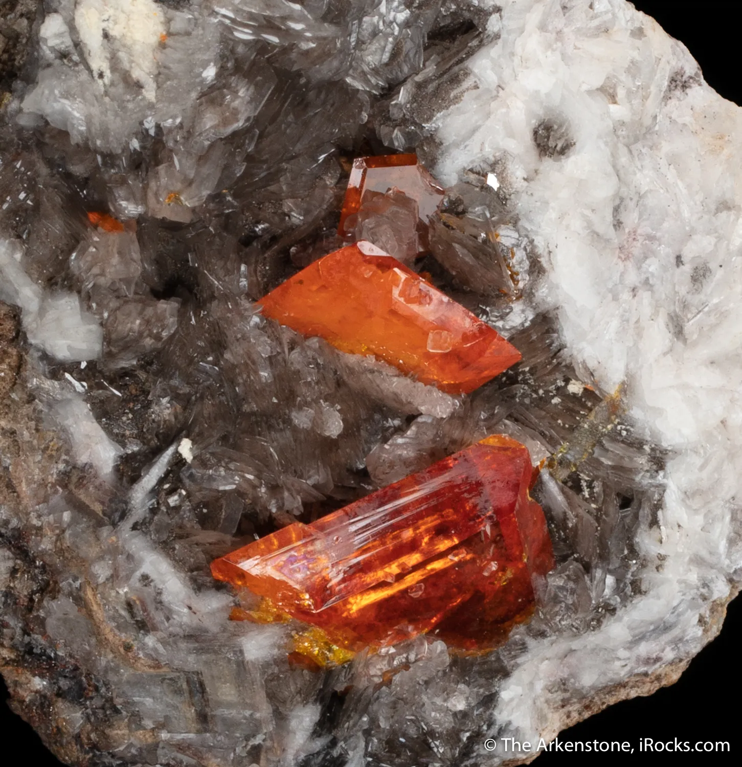 Wulfenite on Calcite - image 1