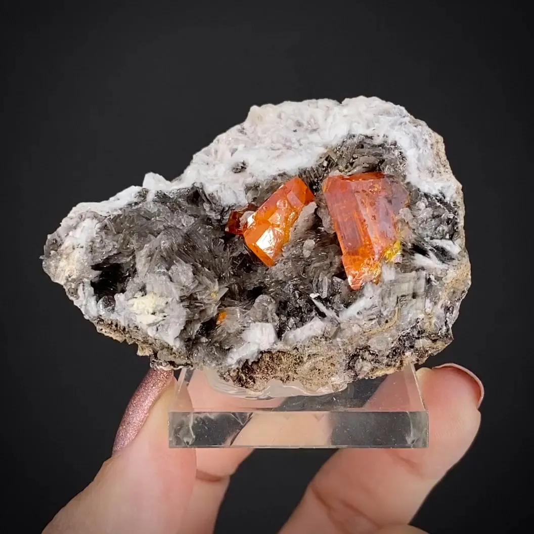 Wulfenite on Calcite - image 2