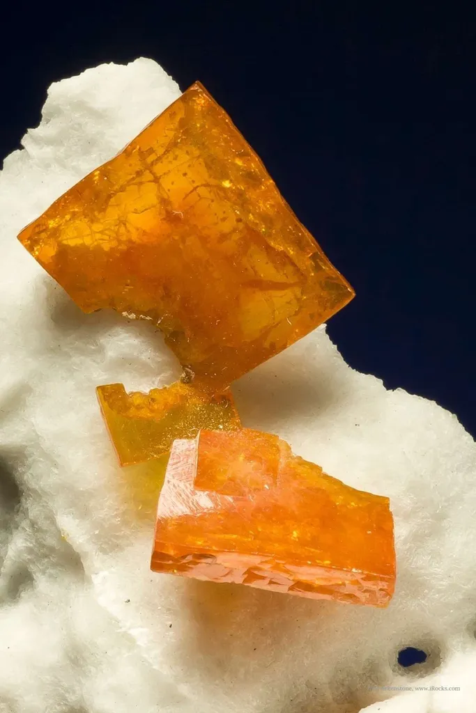Wulfenite on Calcite image