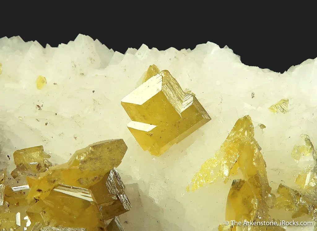 Wulfenite on Calcite (fluorescent) image