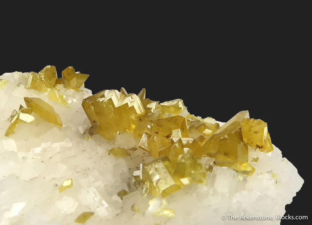 Wulfenite on Calcite (fluorescent) - image 12