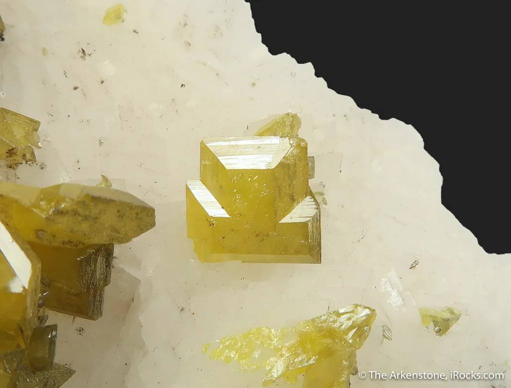 Wulfenite on Calcite (fluorescent) - image 7