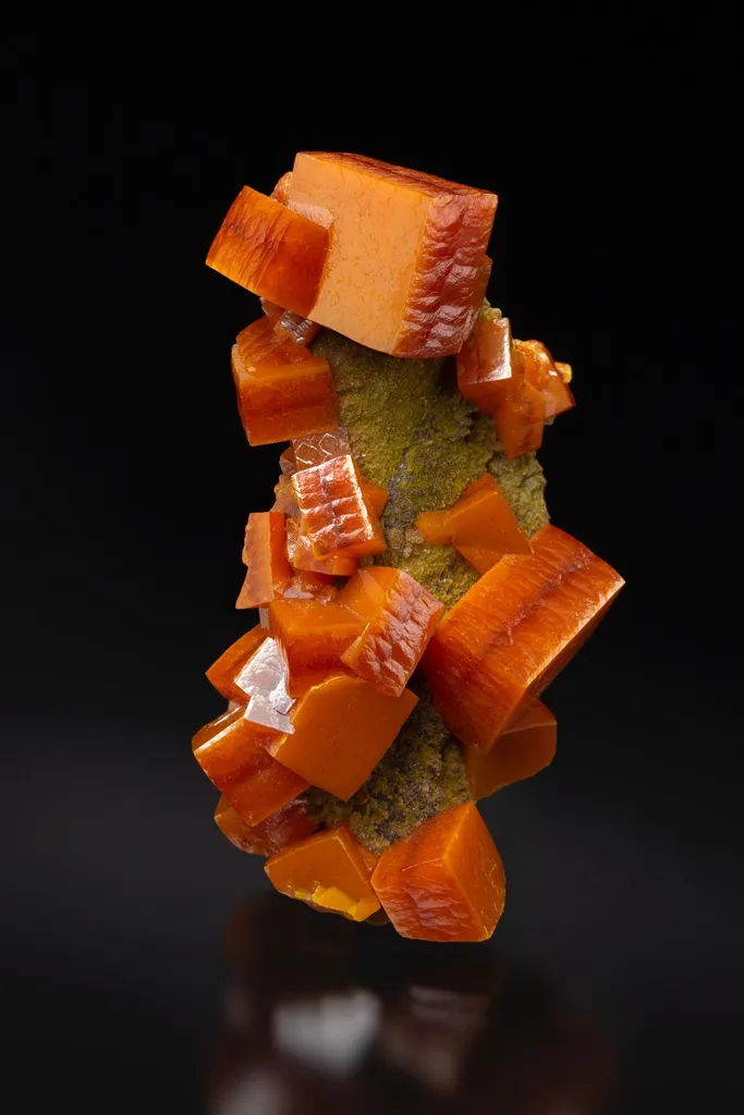Wulfenite on Descloizite image