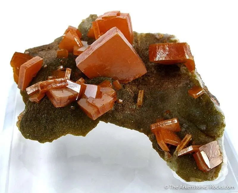 Wulfenite on Descloizite - image 1
