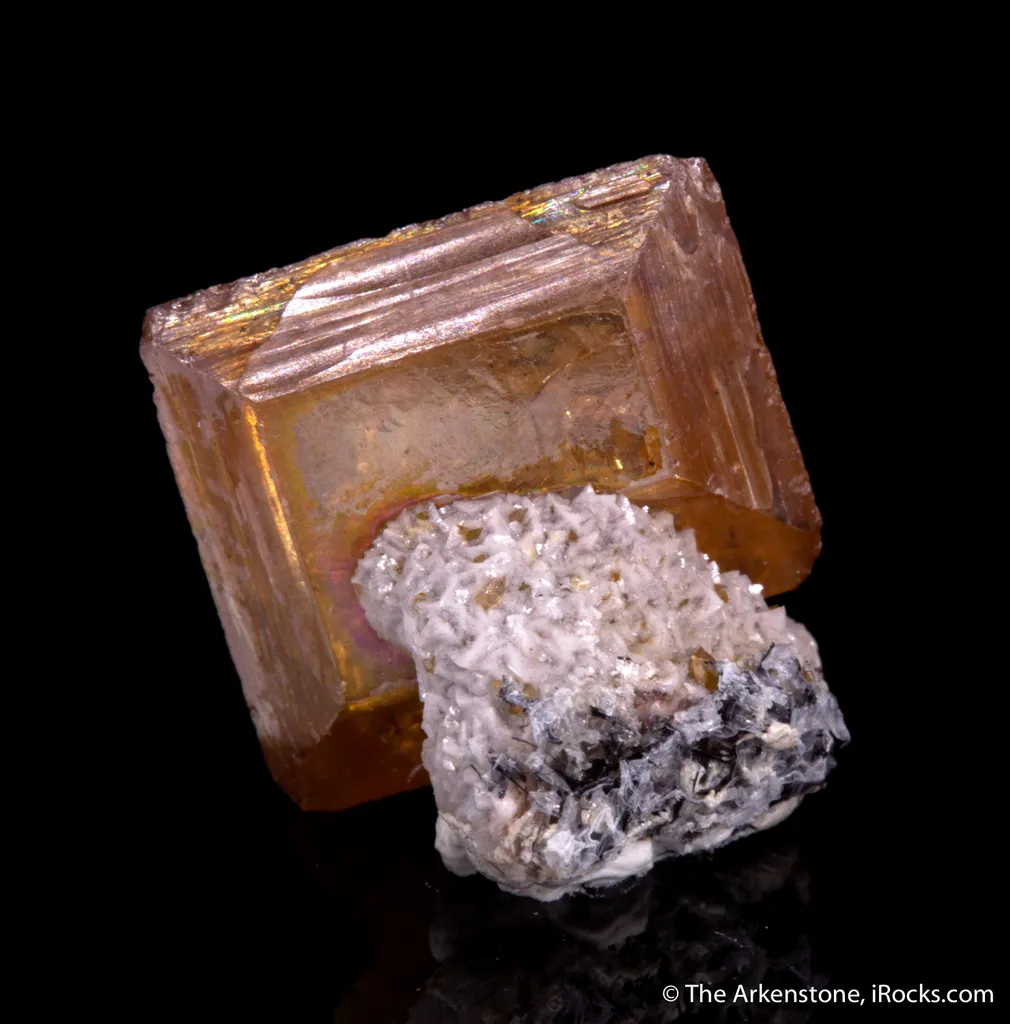 Wulfenite on Dolomite - image 3
