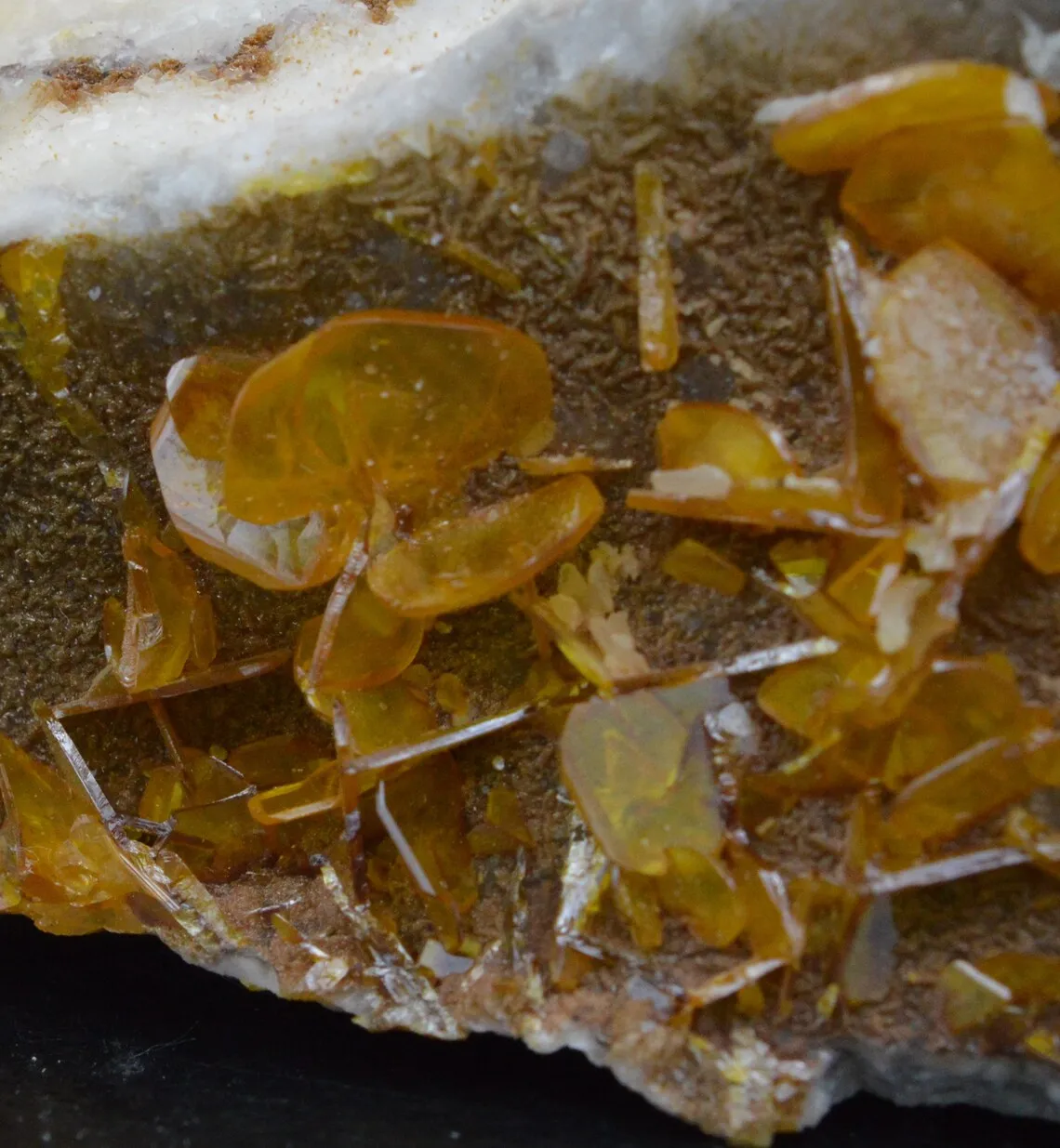 Wulfenite on hemimorphite - 292 grams - Mexico - image 3