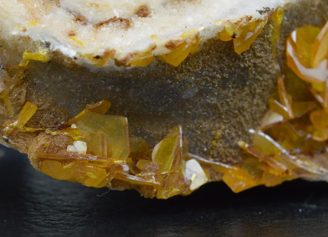 Wulfenite on hemimorphite - 292 grams - Mexico - image 4