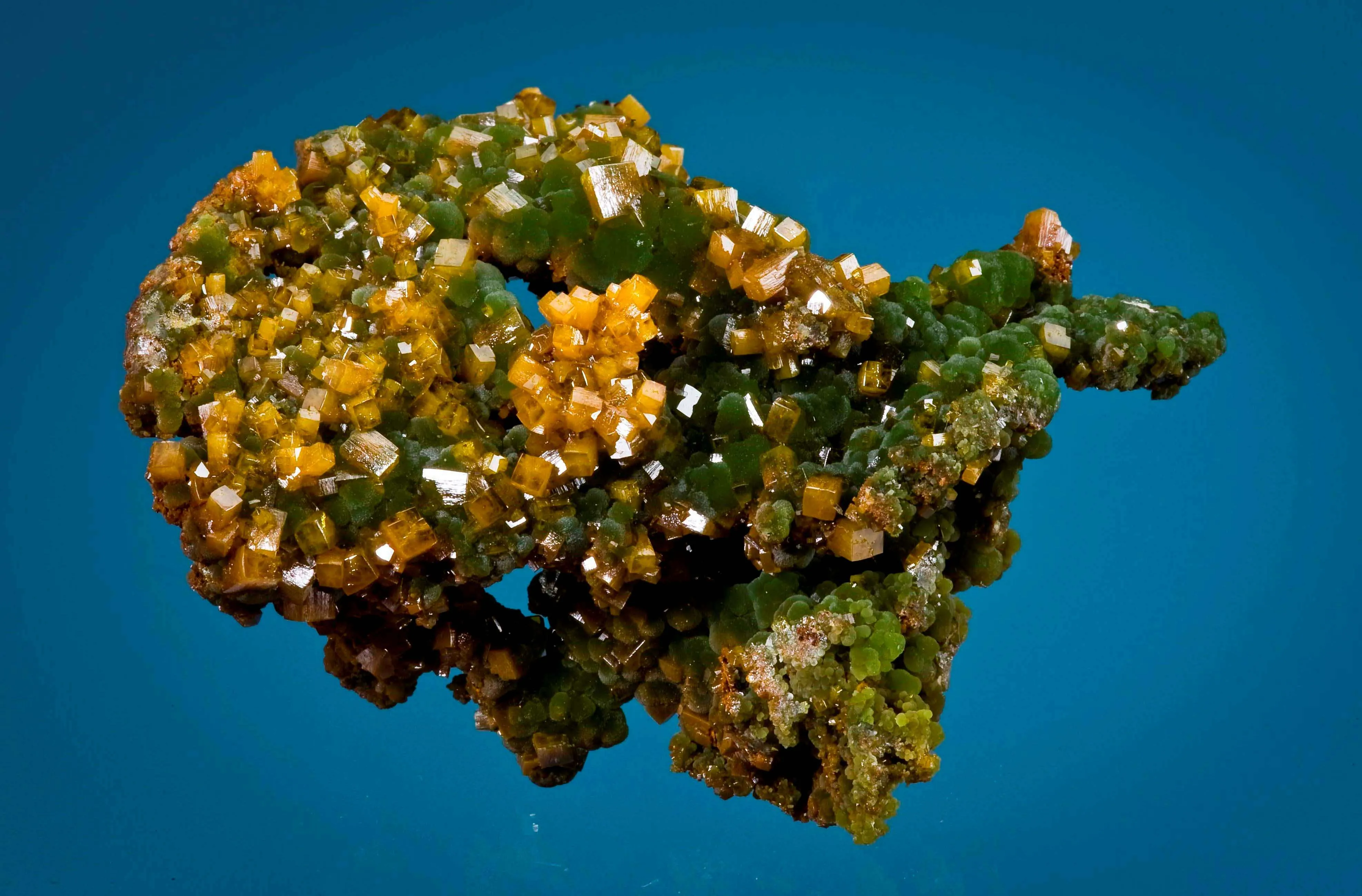 Wulfenite on Mimetite - image 1