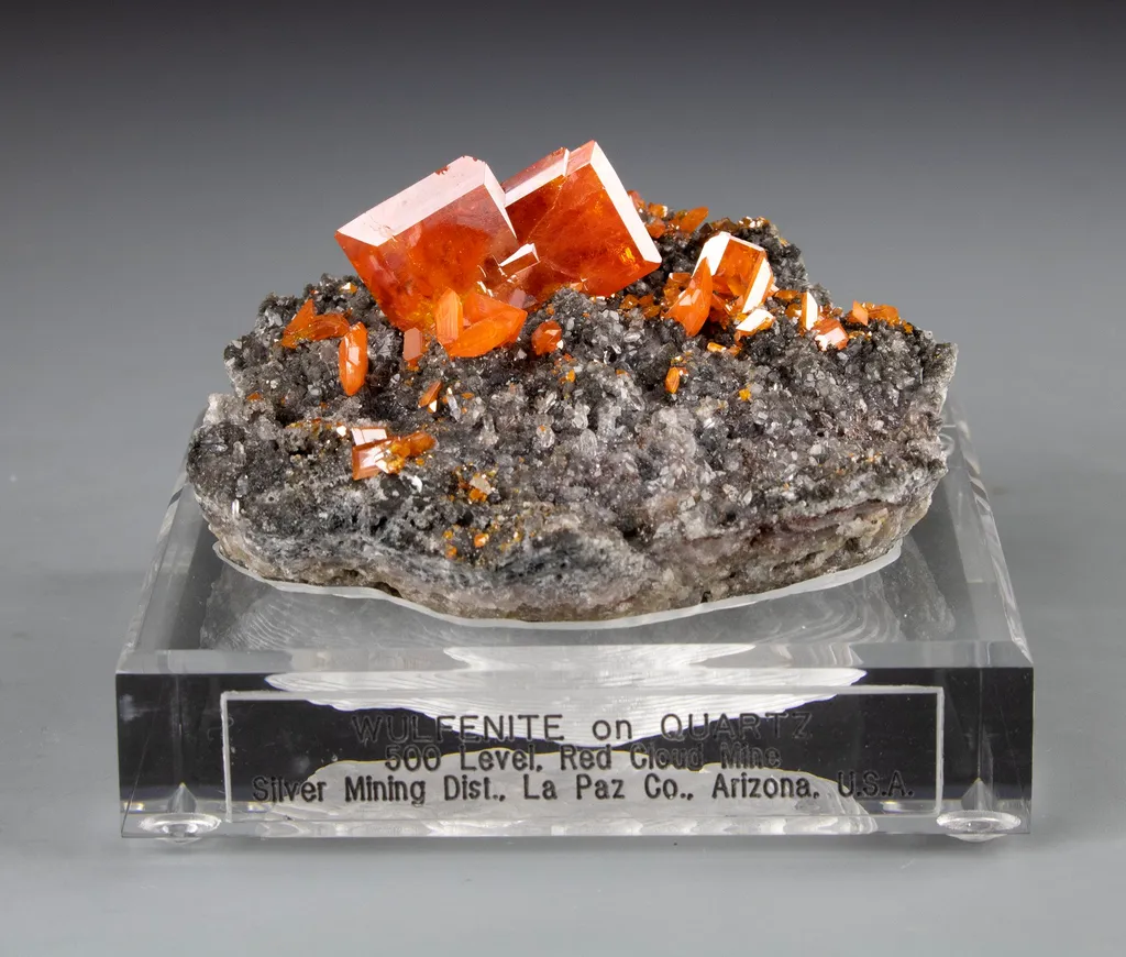 Wulfenite on Quartz image