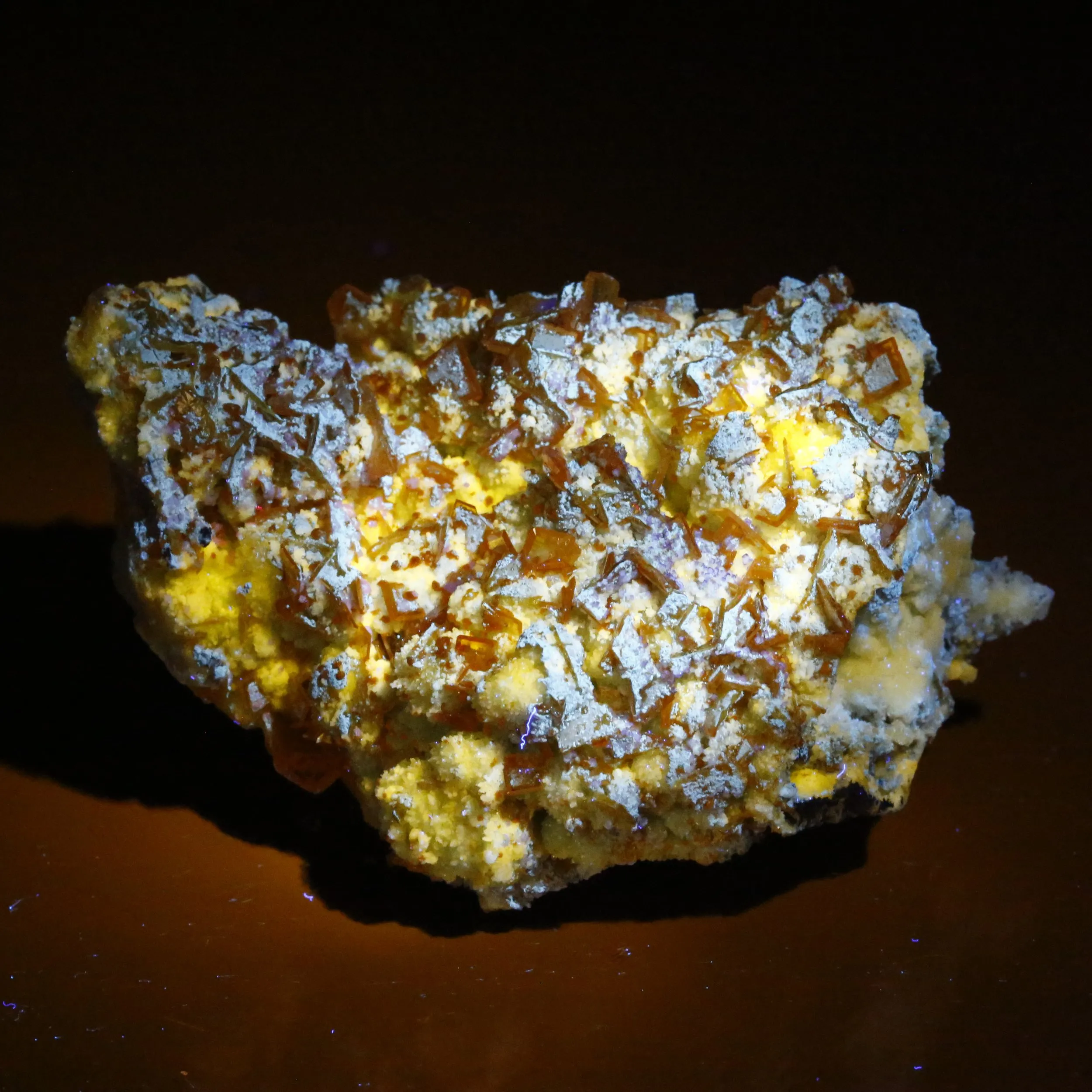 Wulfenite on Willemite - image 5