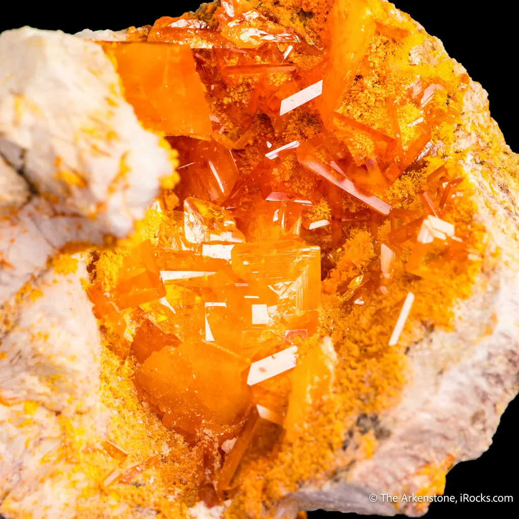 Wulfenite "pocket" - image 5