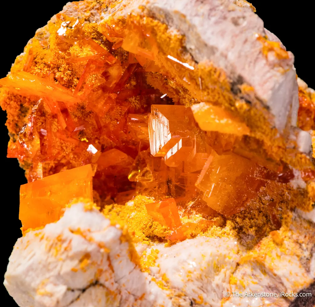 Wulfenite "pocket" image