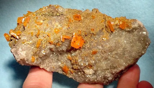 Wulfenite, Quartz image
