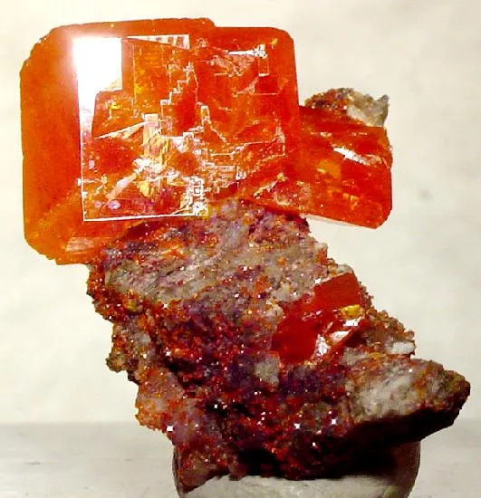 Wulfenite, Quartz image